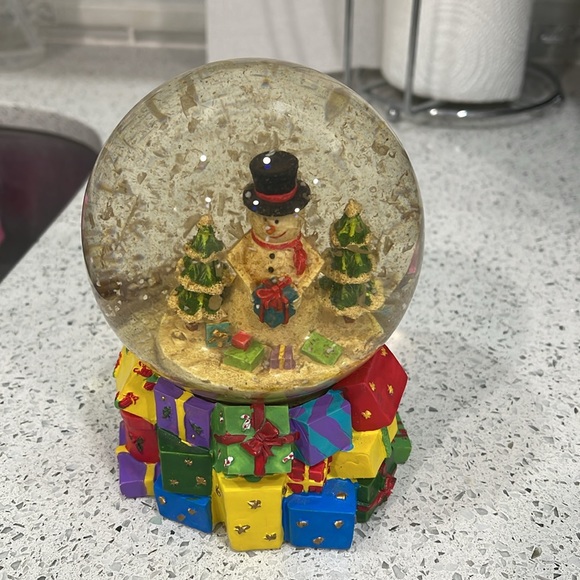 Christmas "Gifts" Snowman & Christmas Trees Snow Water Globe - Picture 5 of 5